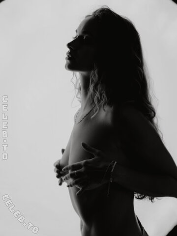Paula Josie nude photo 3