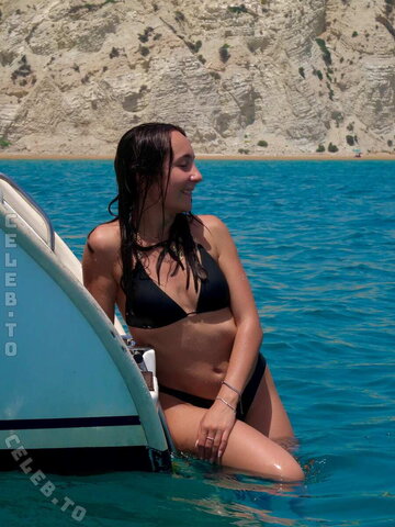 Paula.hfa – I CAN SEE THE FUTURE how I chill on MY yacht on the sea near Sicily