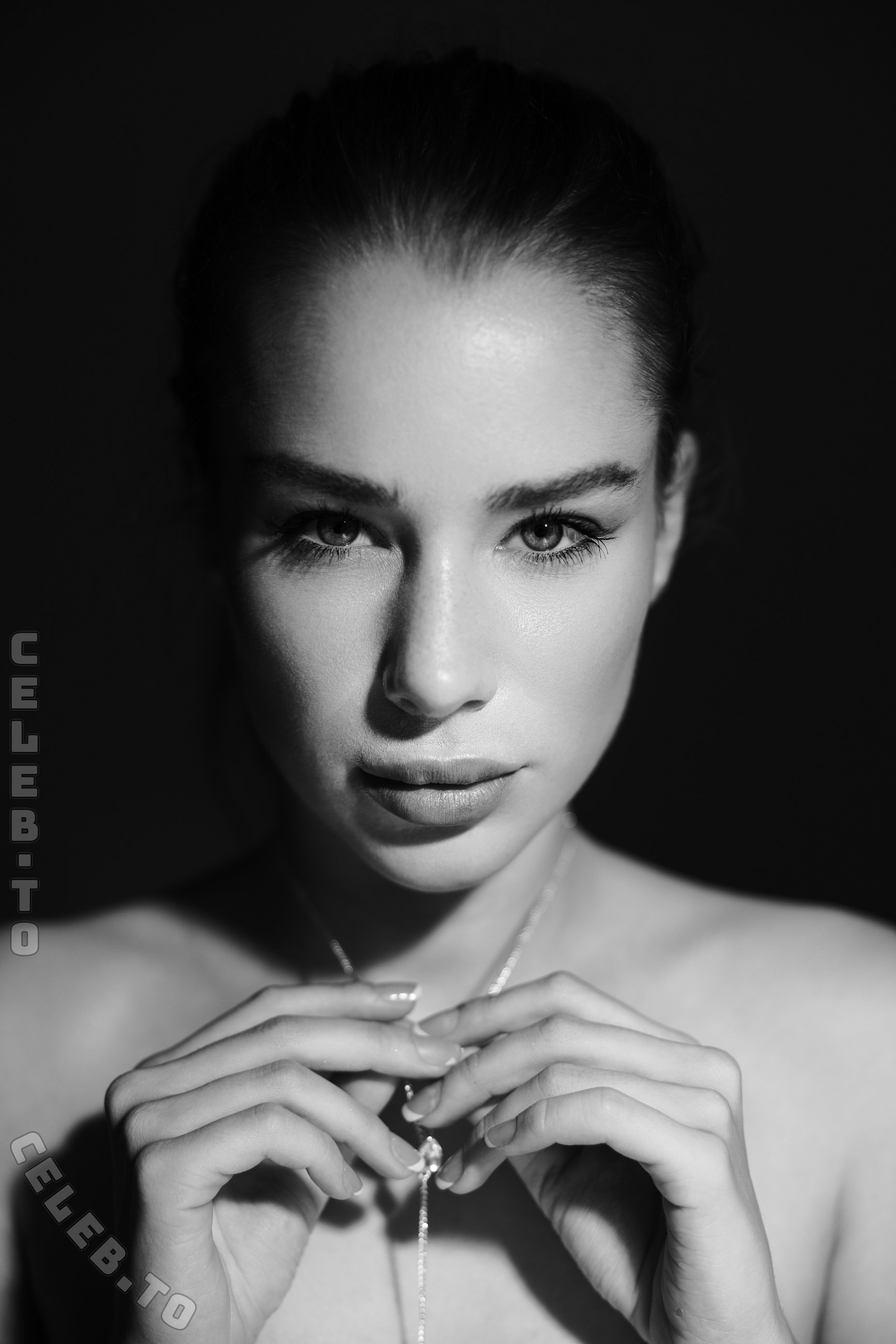 Paulina Pastuszczak nude photo 7