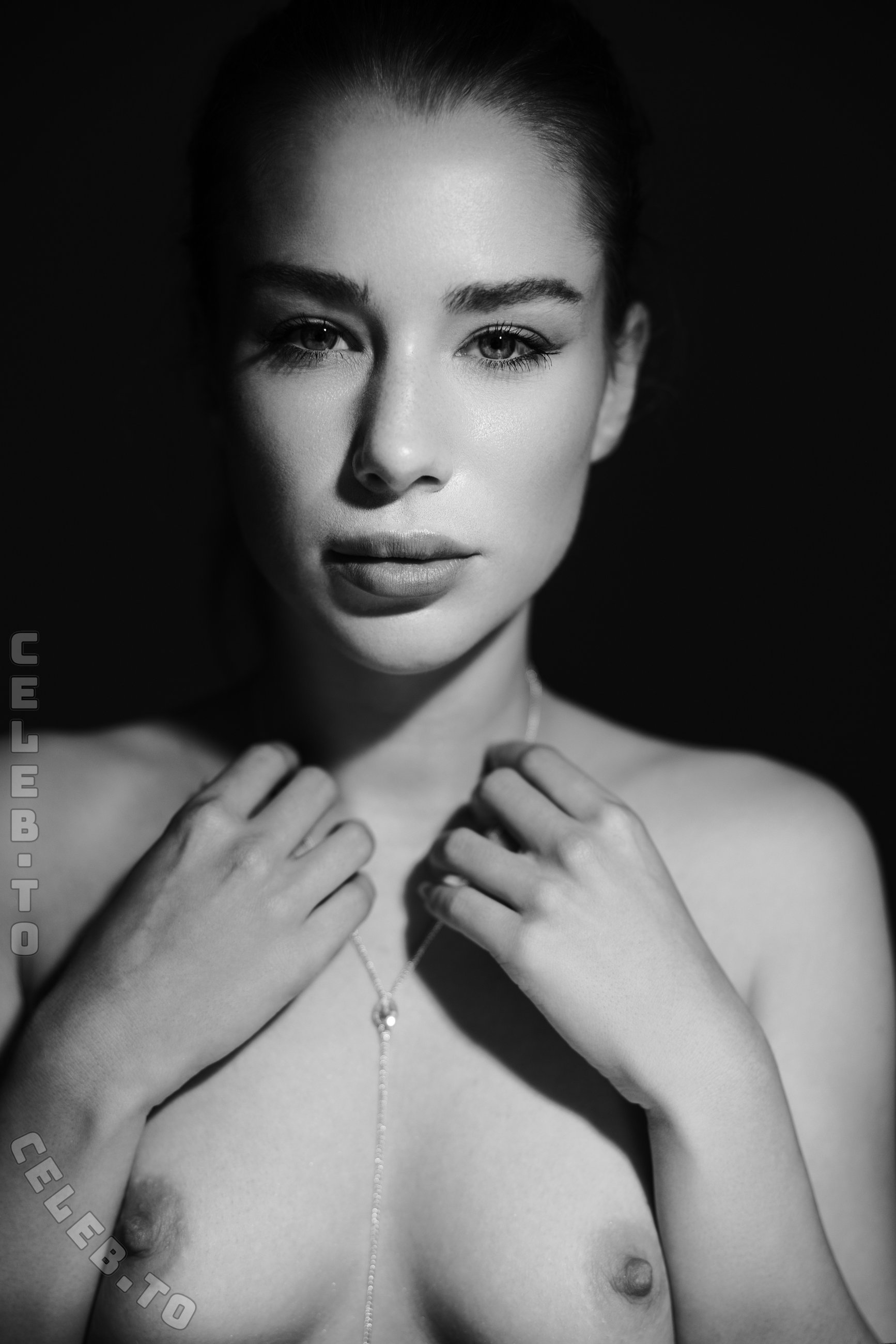 Paulina Pastuszczak nude photo 5