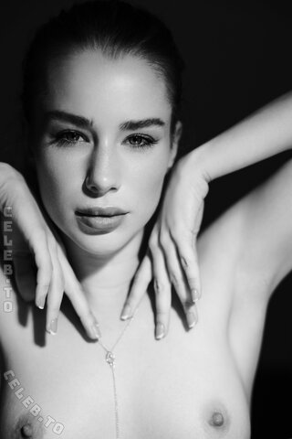 Paulina Pastuszczak nude photo 1
