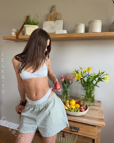 Paulinebtk nude photo 17