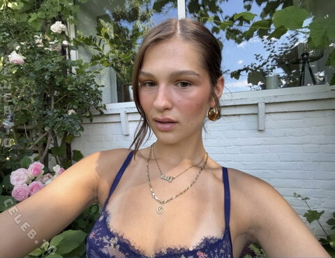 Paulinebtk nude photo 6
