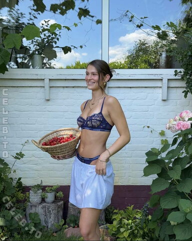 Paulinebtk nude photo 2