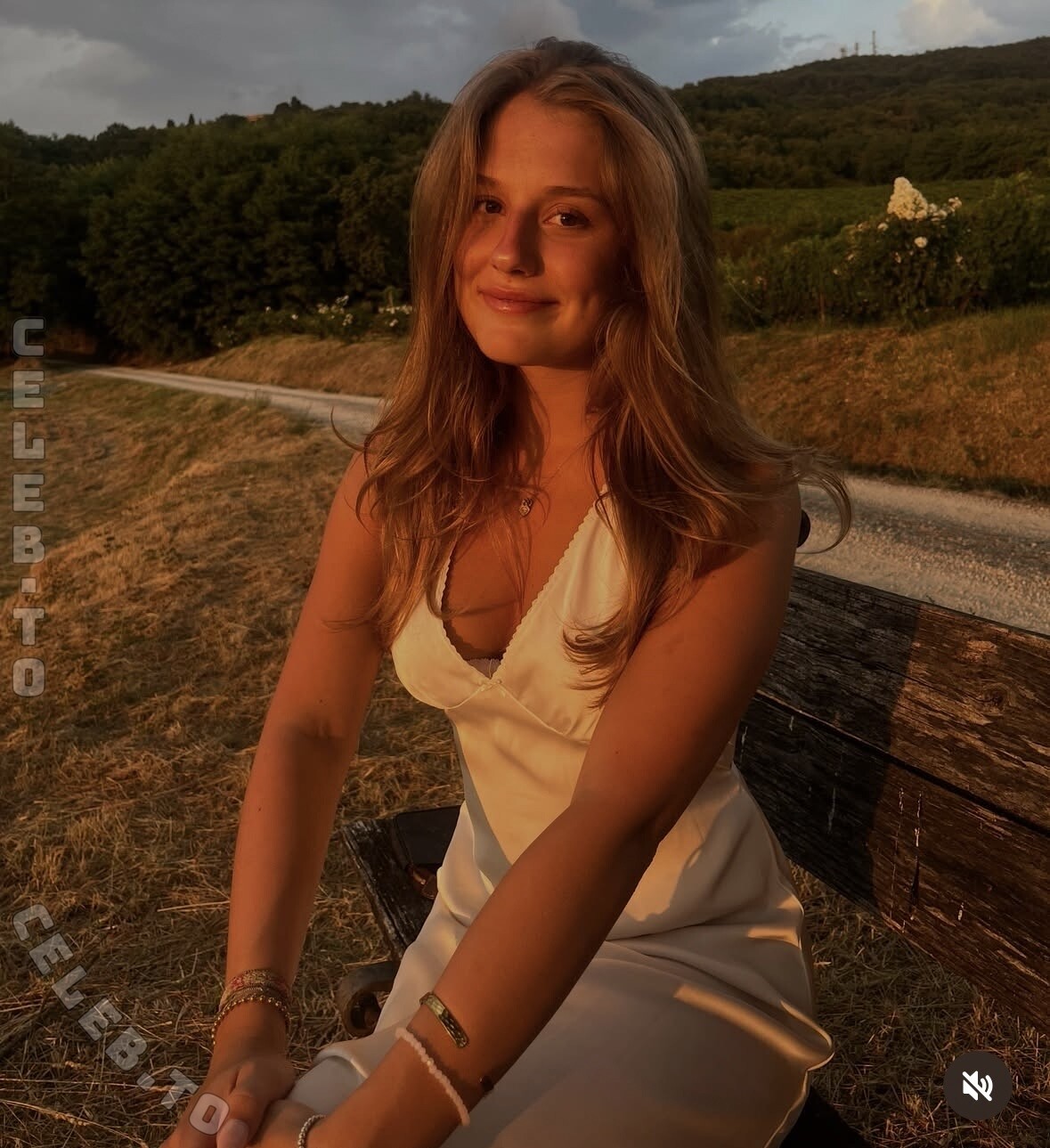 pauline.gck nude photo 1