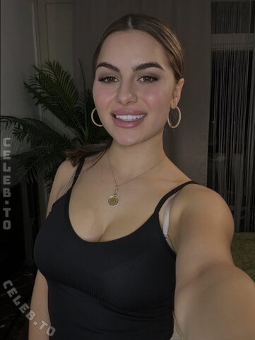 PaulineSweetyy nude photo 2