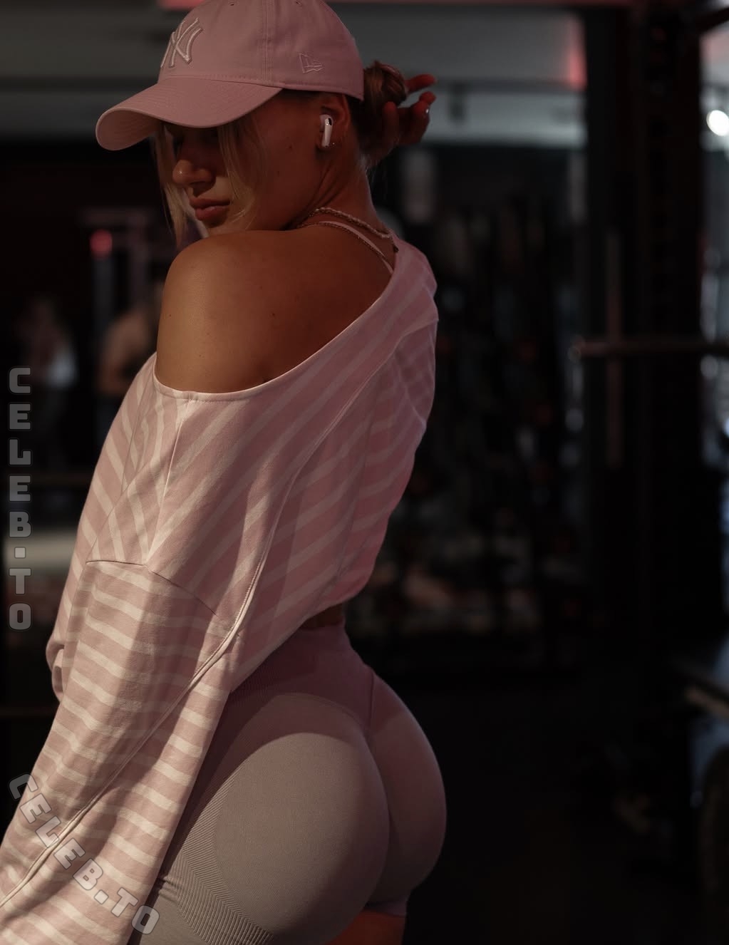 paulinewsn nude photo 2