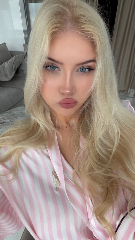 Pavoxy nude photo 2