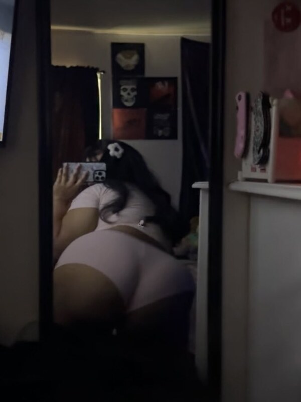 Pawzie nude photo 1