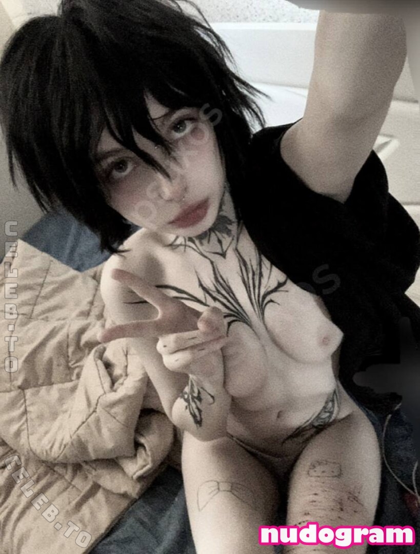 Pcuxos nude photo 10