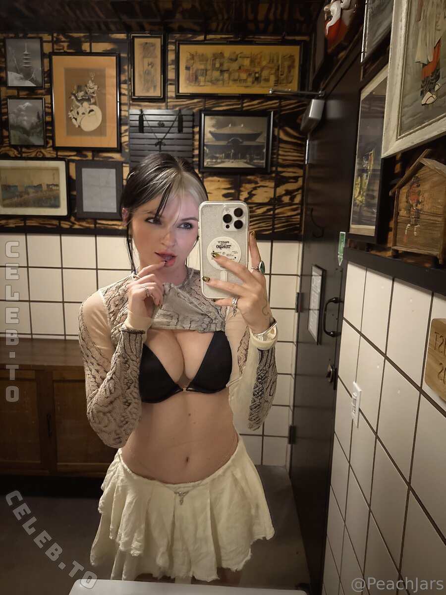 PeachJars nude photo 3