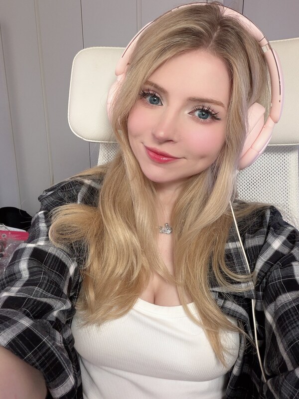 PeachMilky nude photo 1