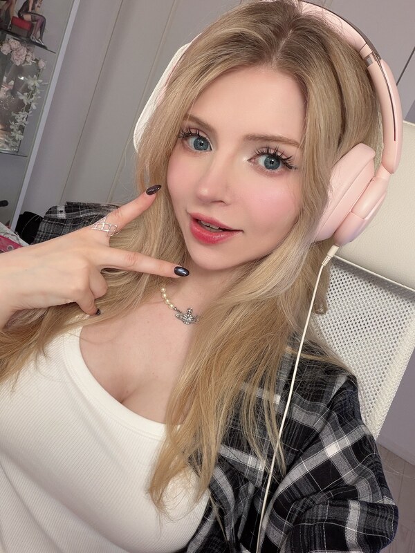 PeachMilky nude photo 2