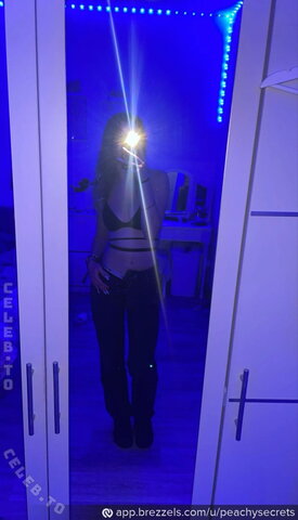 peachysecrets nude photo 25
