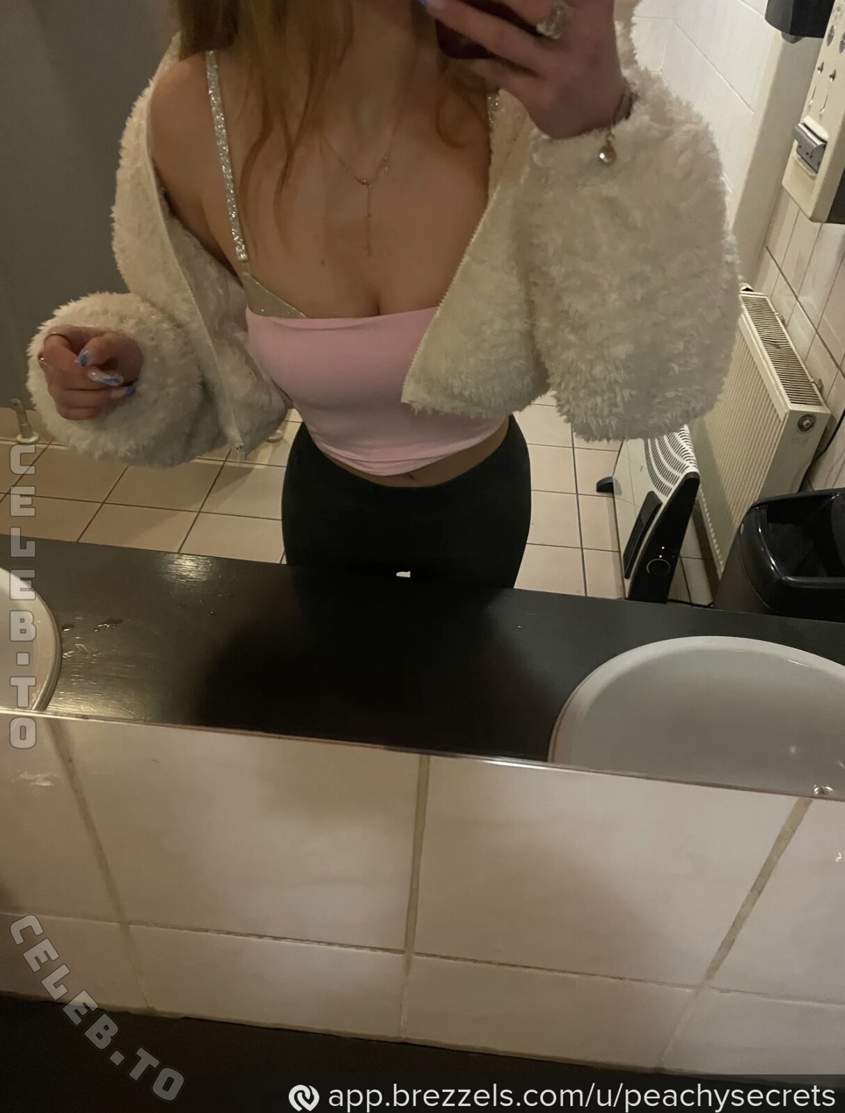 peachysecrets nude photo 6