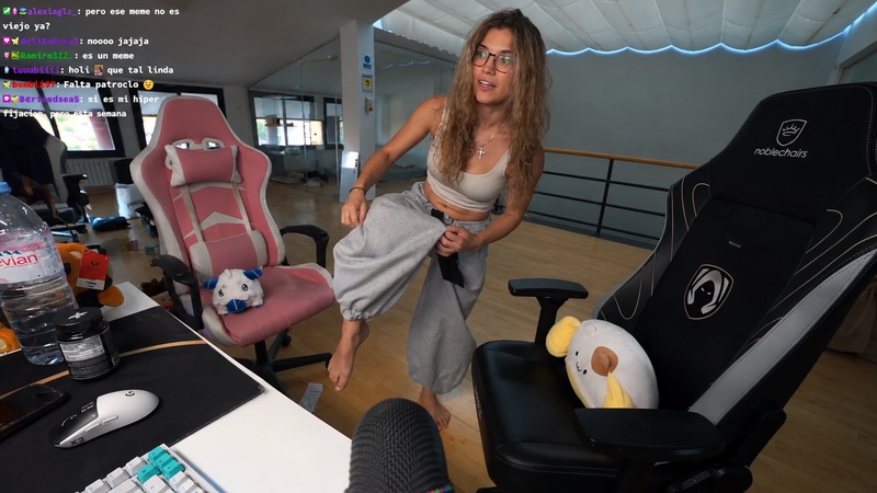 perfilraro nude photo 4