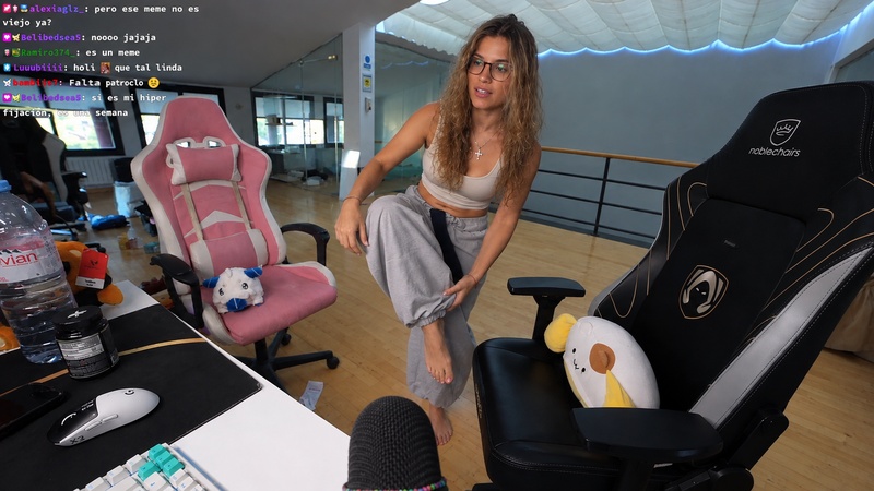 perfilraro nude photo 5