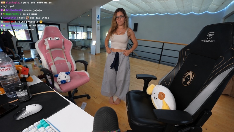 perfilraro nude photo 6