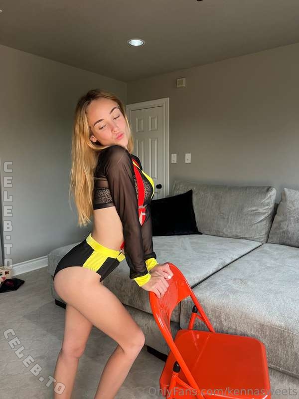 Petitekenna nude photo 4