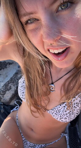 Peyton Coffee nude photo 5