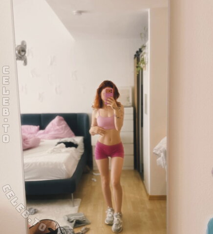 ph1line – Various pictures from her 2nd account. (Skin-tight, nipples and breasts)