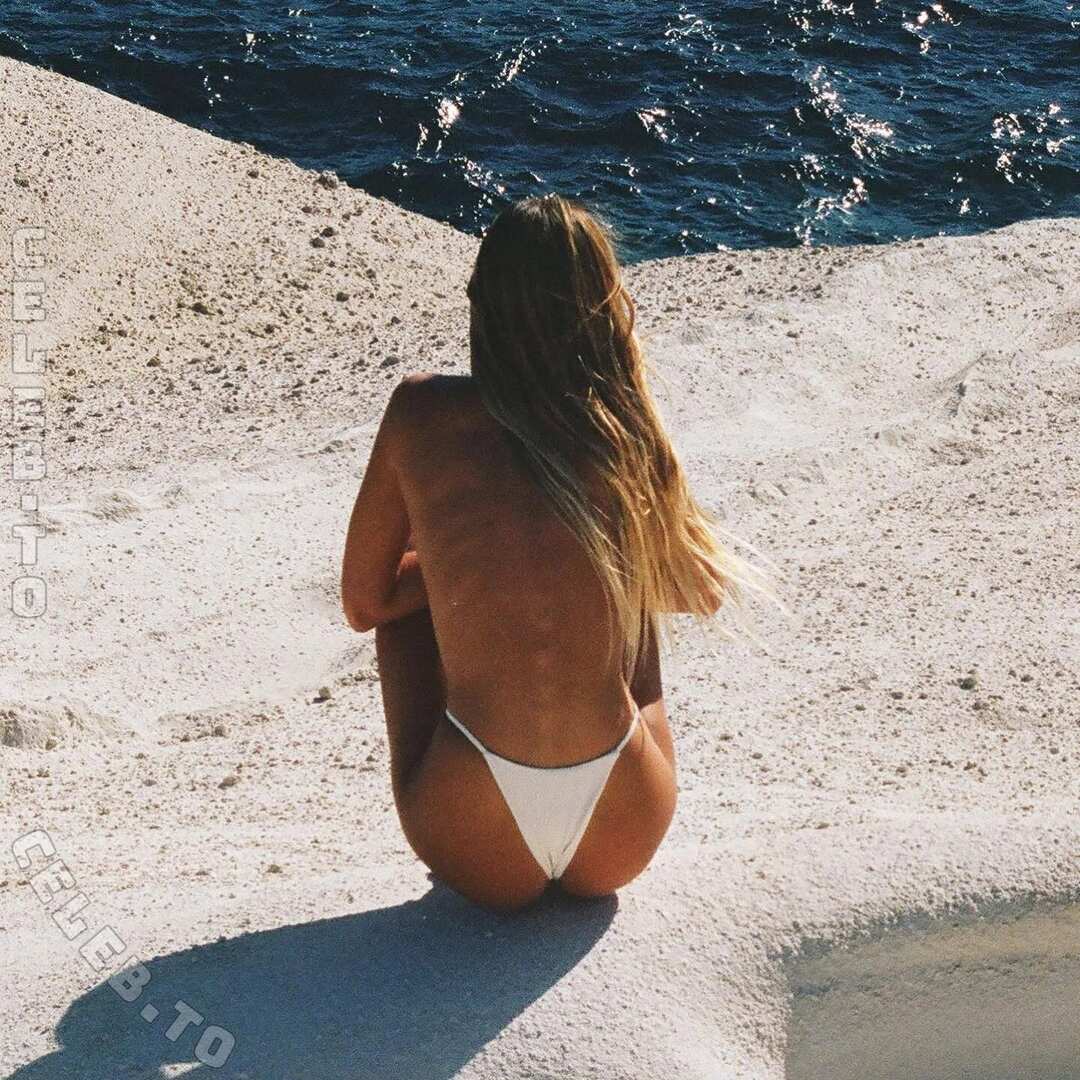Philine Möllering nude photo 11