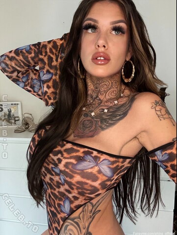 Phina Offizial nude photo 9