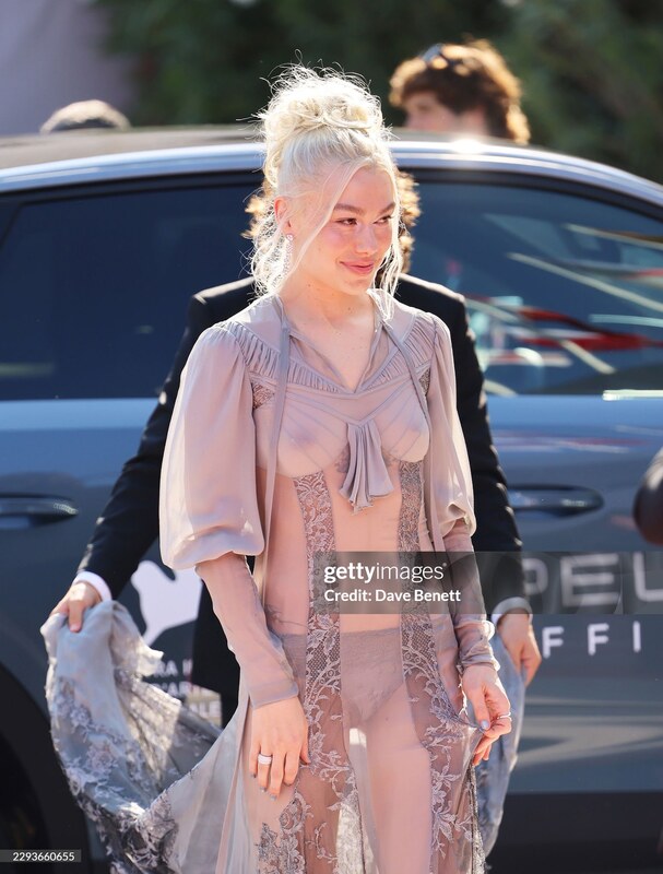 Phoebe Bridgers nude photo 2