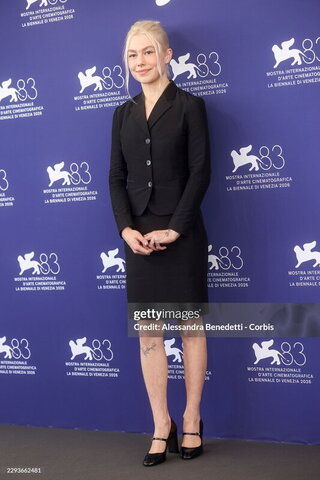 Phoebe Bridgers nude photo 19