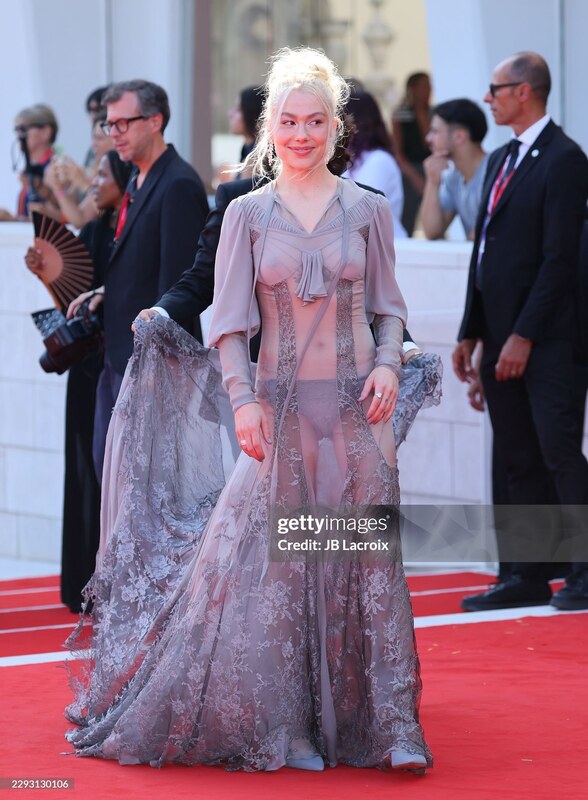 Phoebe Bridgers nude photo 12