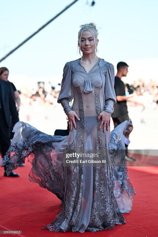 Phoebe Bridgers nude photo 9