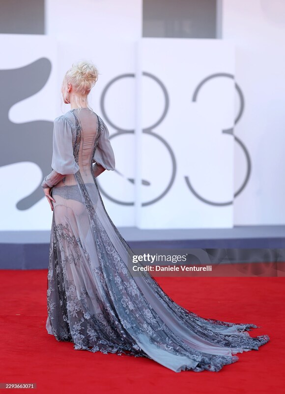 Phoebe Bridgers nude photo 21