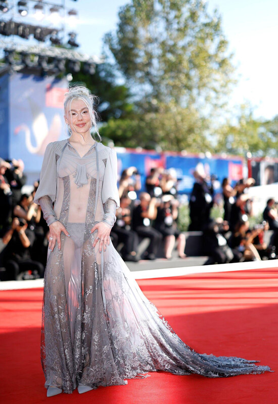 Phoebe Bridgers nude photo 11