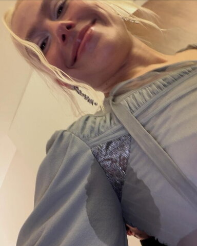 Phoebe Bridgers nude photo 3