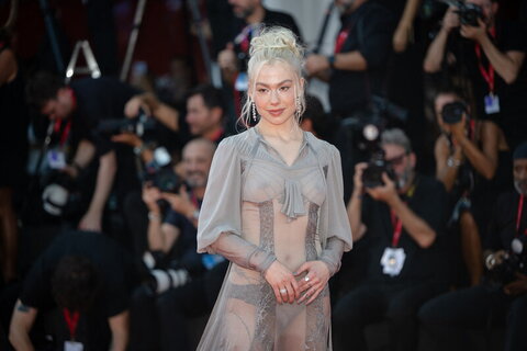 Phoebe Bridgers nude photo 1