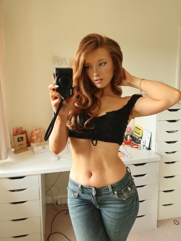 phoebeisginger New (3 photos)
