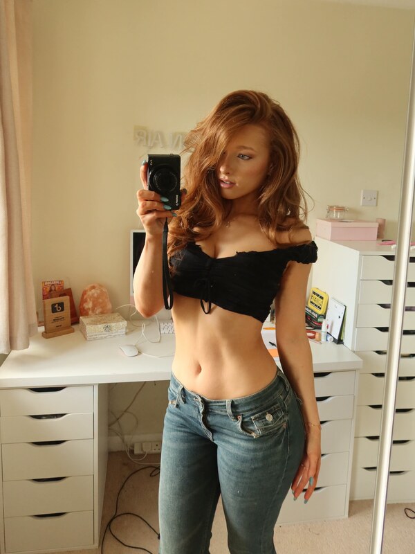 phoebeisginger nude photo 2