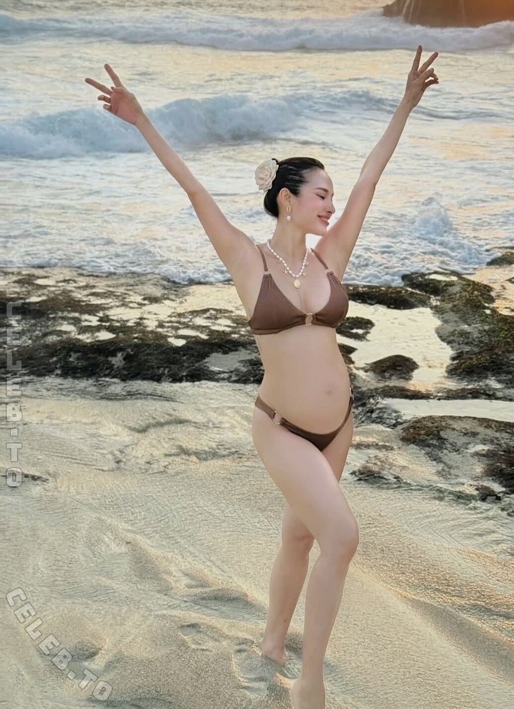 Phuong Trinh Jolie nude photo 3