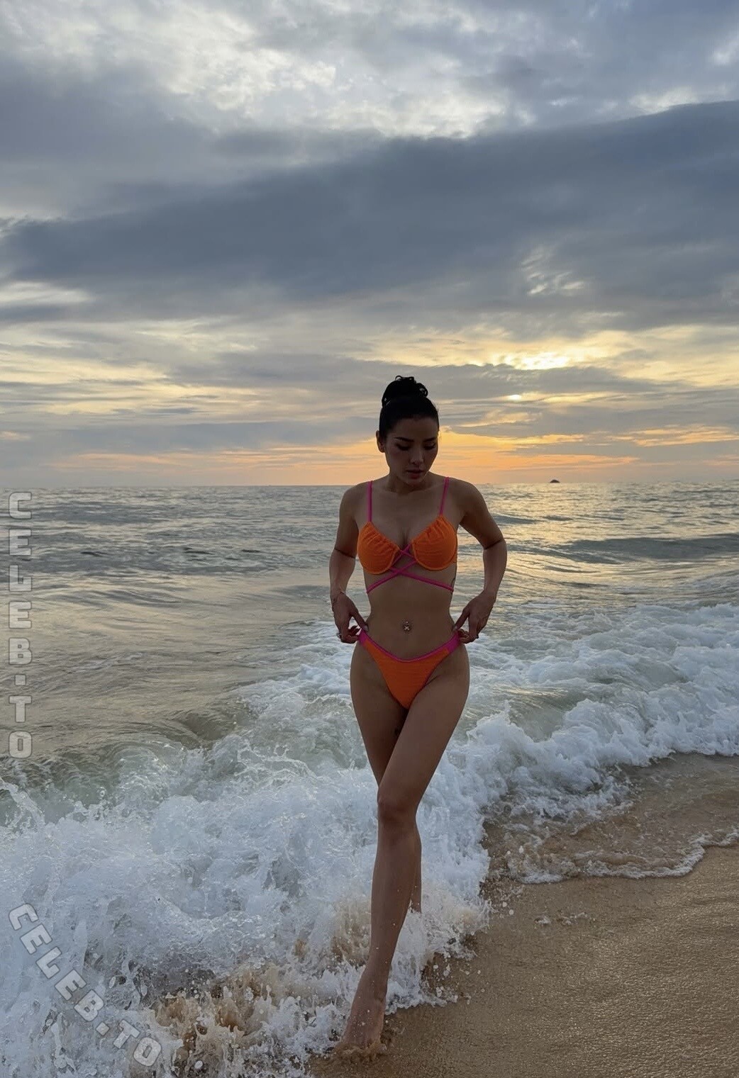 Phuong Trinh Jolie nude photo 5