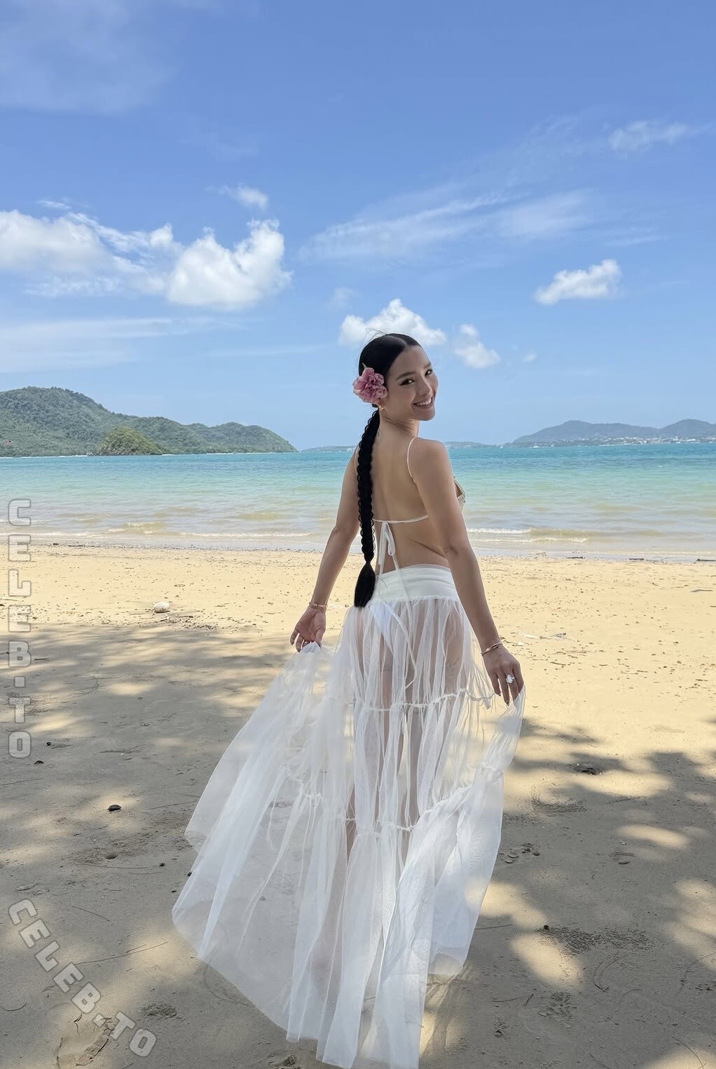 Phuong Trinh Jolie nude photo 11