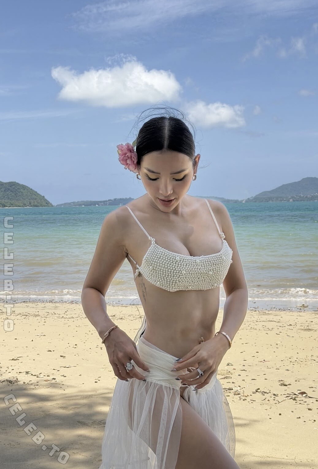 Phuong Trinh Jolie nude photo 13