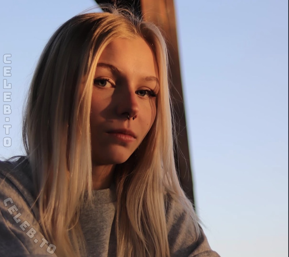 Phxllxdeluxe nude photo 1