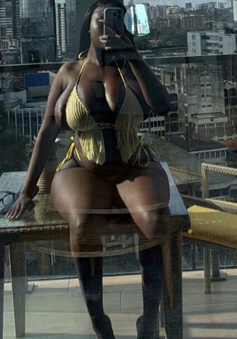Phynsea nude photo 2