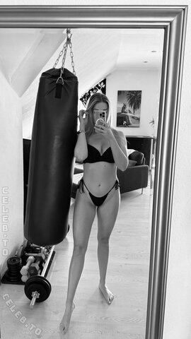 Pia Dheu nude photo 9