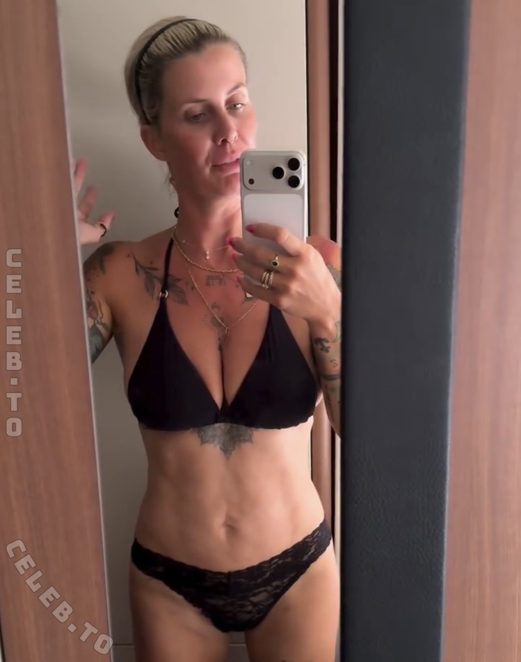 Pia Tillmann nude photo 1