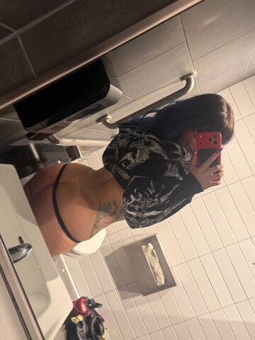 Pikakaty nude photo 9