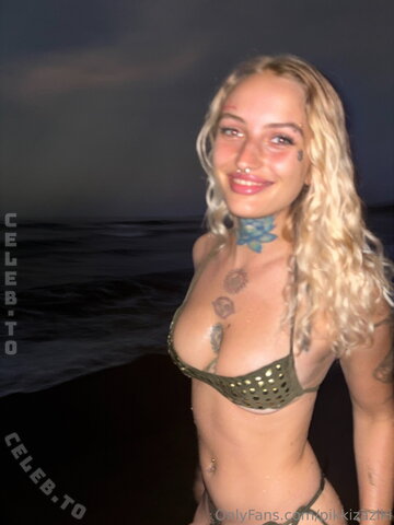 Pikkizaziki nude photo 23