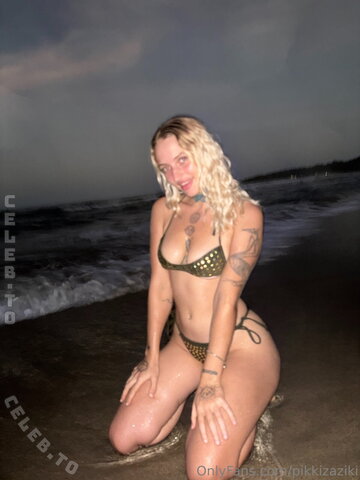 Pikkizaziki nude photo 22