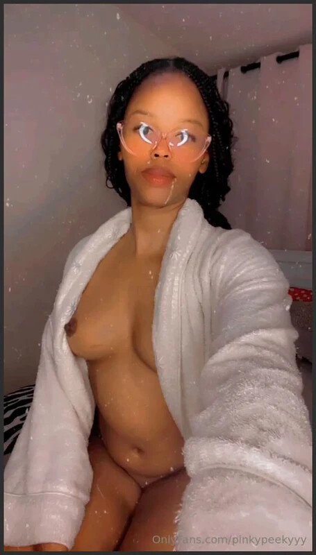 pinkypeekyyy nude photo 2