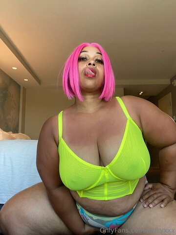 PinkyXXX nude photo 1